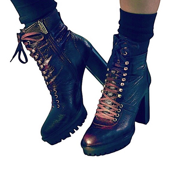 Vince Camuto Ermania Burgundy Crinkle Leather Platform Chunky Combat Boots 8.5M - Picture 1 of 14